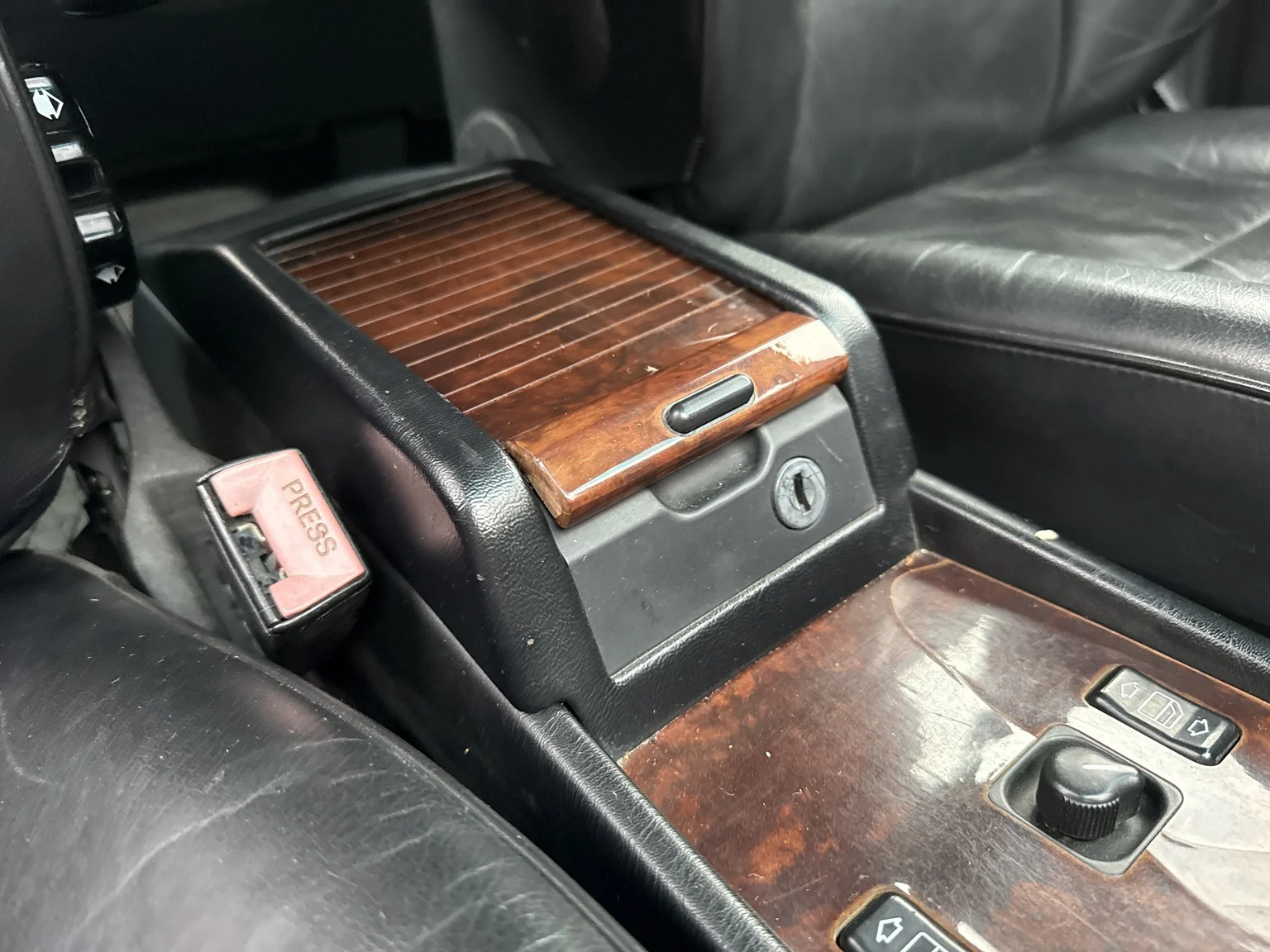 Interior image of 1994 Mercedes-Benz E 320 T (79)
