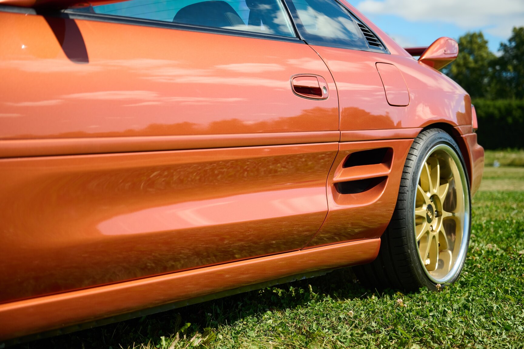 Exterior image of 1999 Toyota MR2 2.0 Turbo