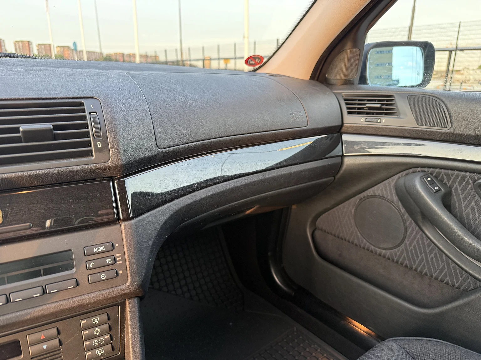 Interior image of 2002 BMW 520i (18)