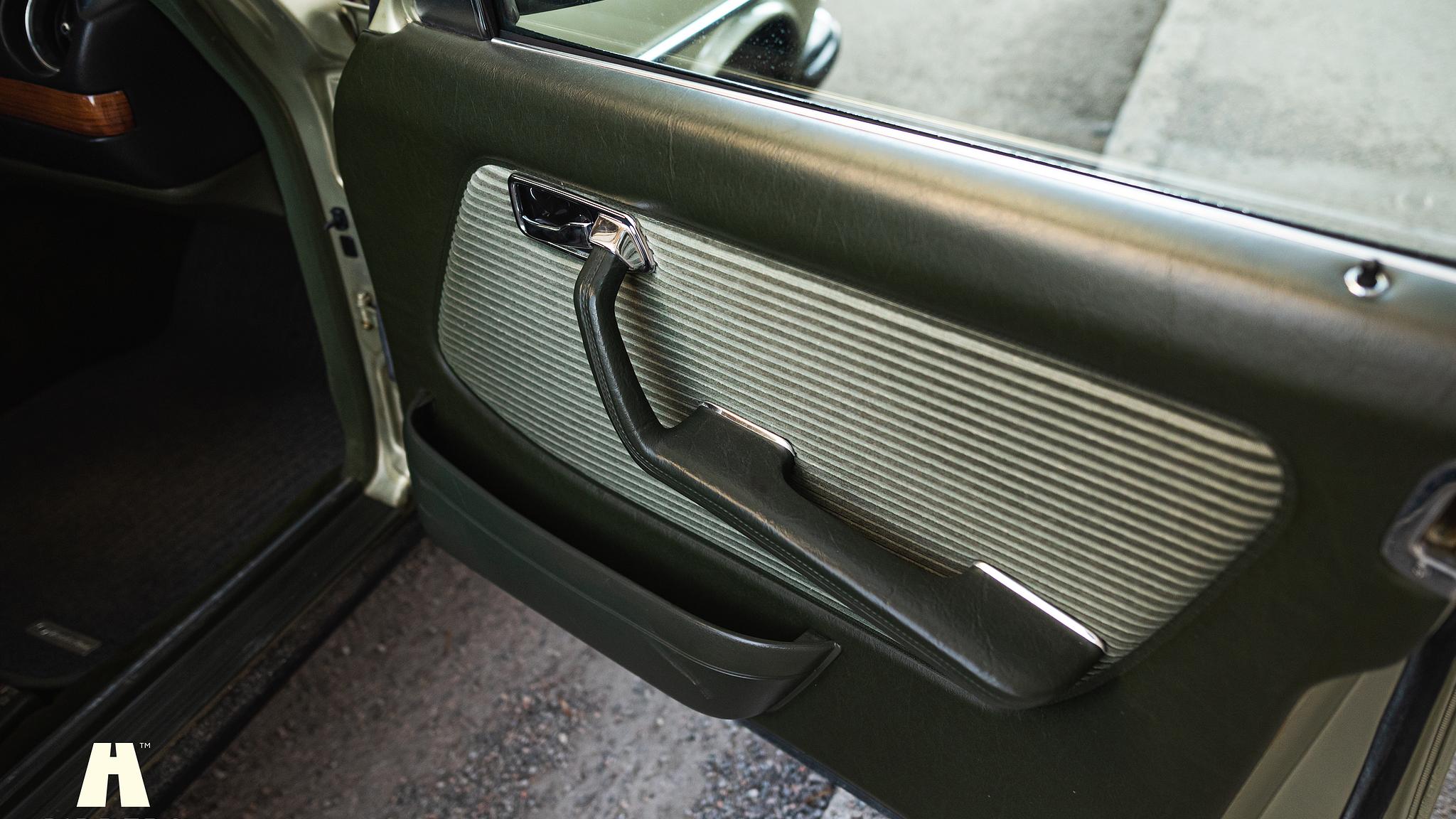 Interior image of 1985 Mercedes-Benz 200 Series 3  (9)