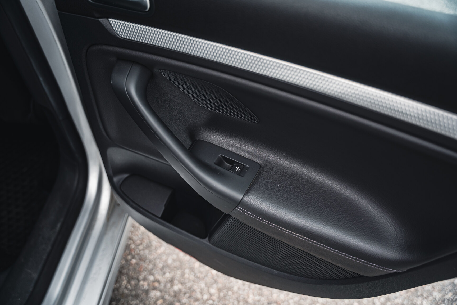 Innenraumfoto von 2007 Volkswagen Golf R32 (76)