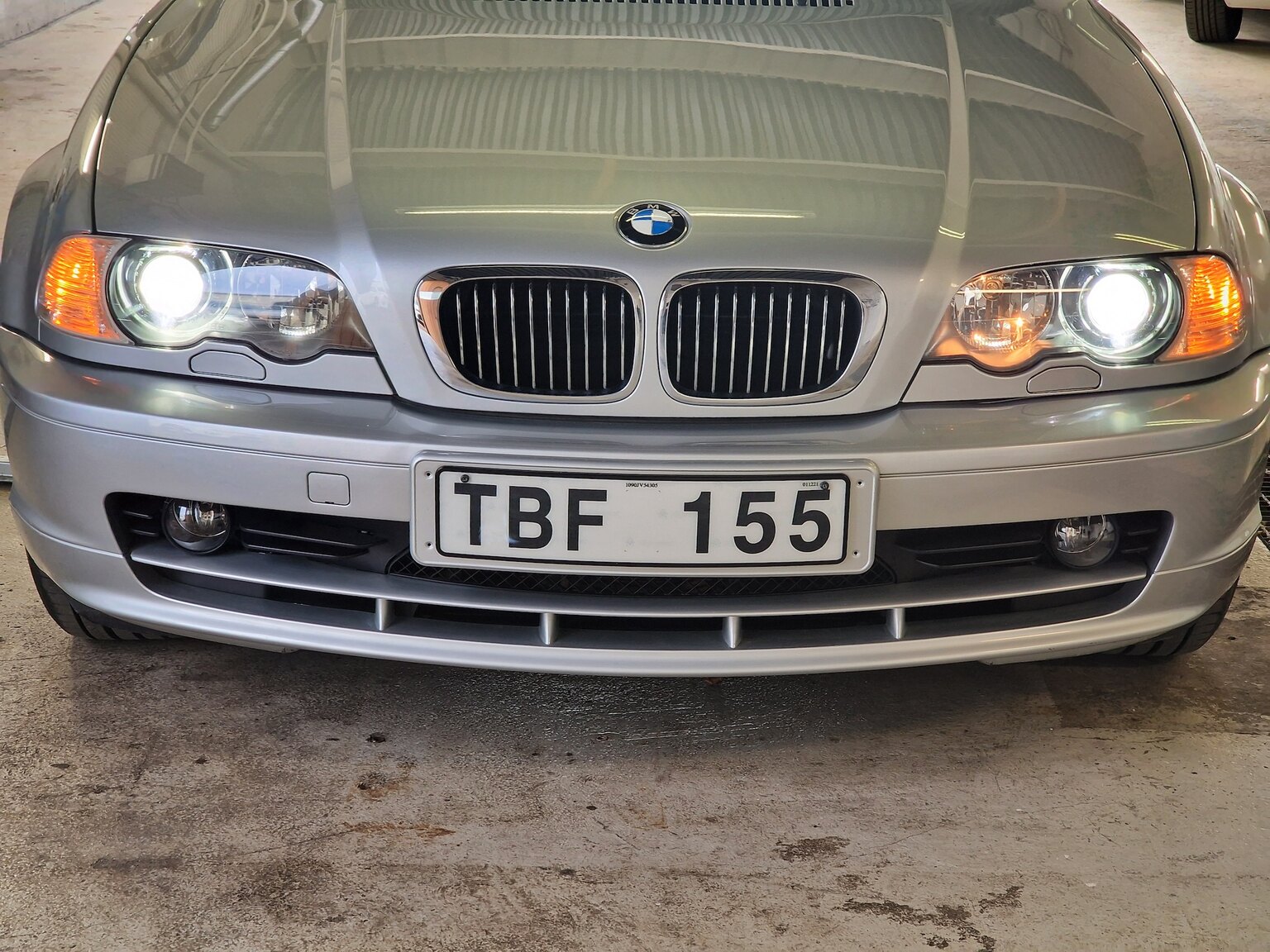 Exteriörbild på 2002 BMW 320Ci
