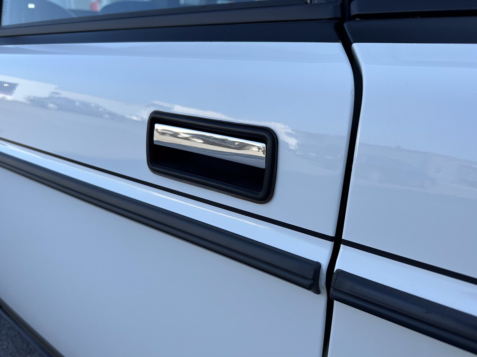 Exterior image of 1991 Volvo 240 GLT