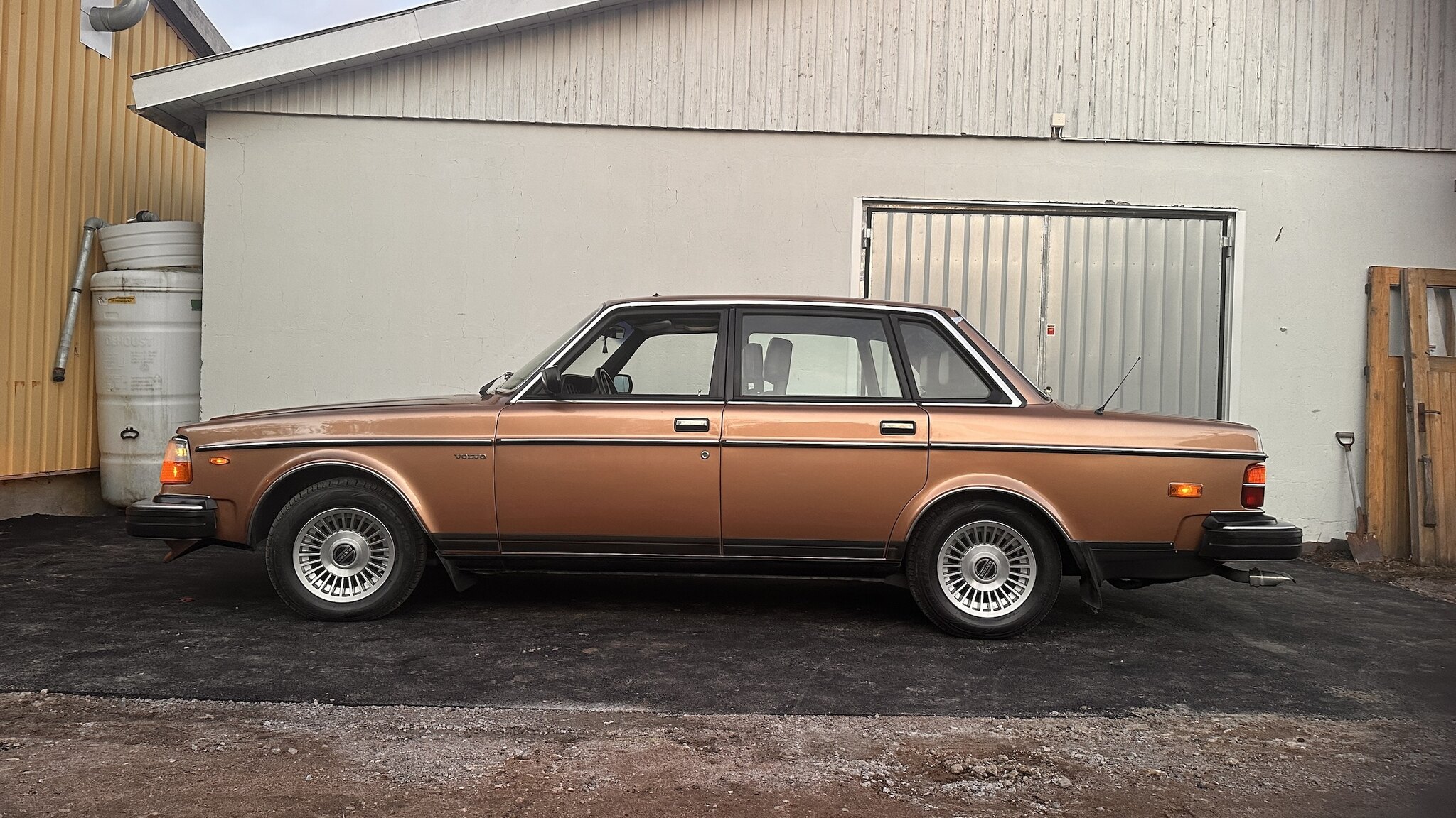 Exteriörbild på 1981 Volvo 244 GLE D6
