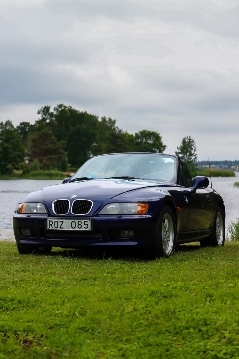 Exterior image of 1999 BMW Z3 1.9i