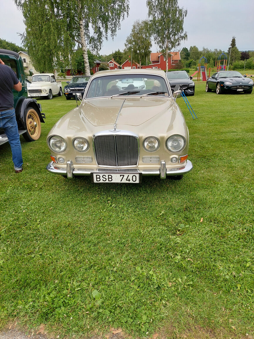 Exterior image of 1968 Jaguar 420 4.2 XK Manuell 