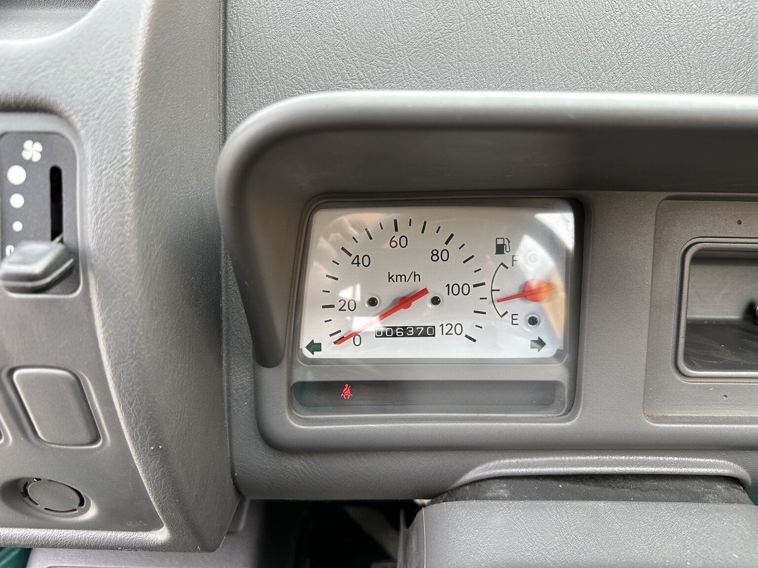 Innenraumfoto von 1997 Daihatsu Midget II