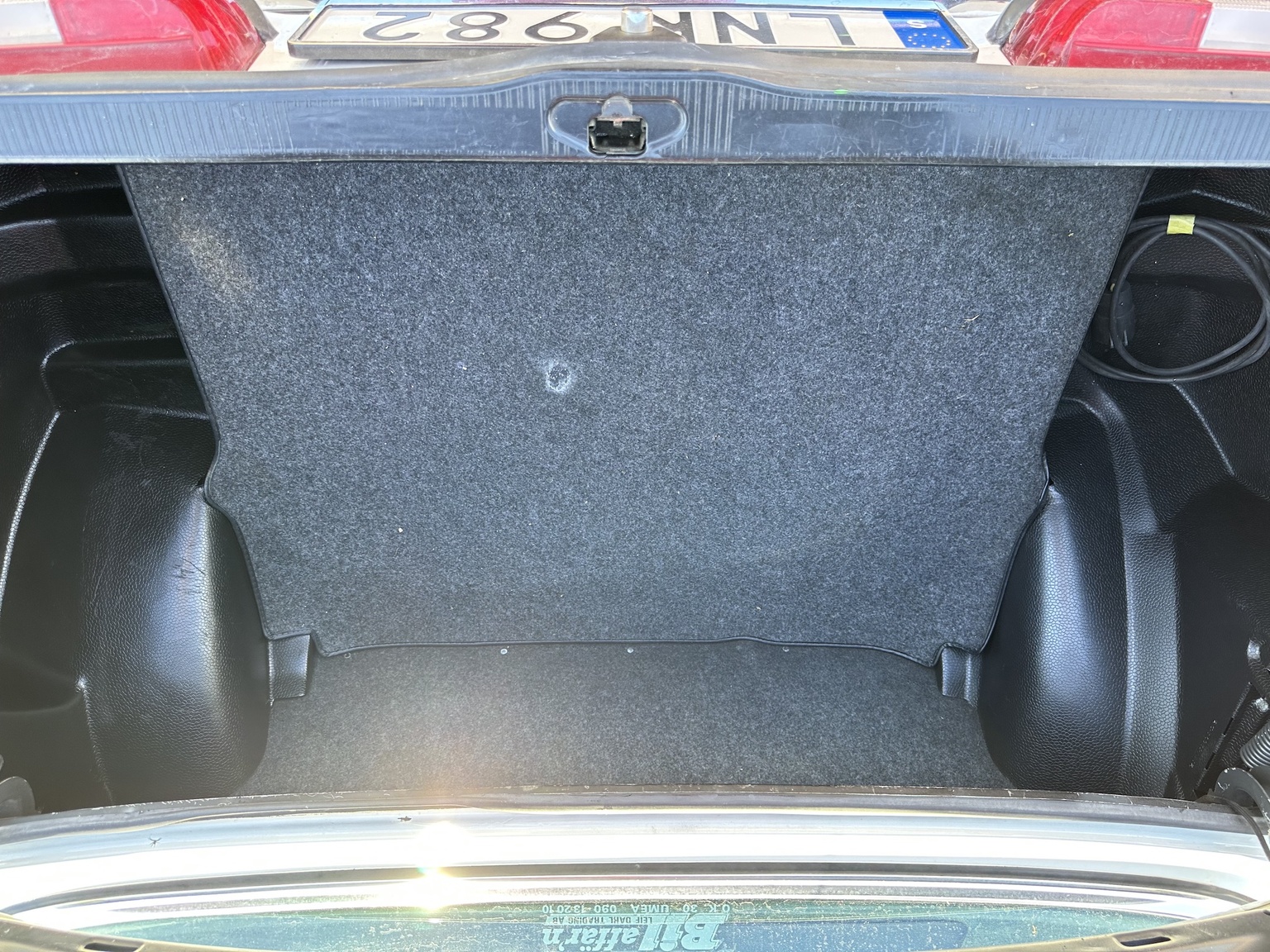 Interior image of 1985 Mercedes-Benz 200