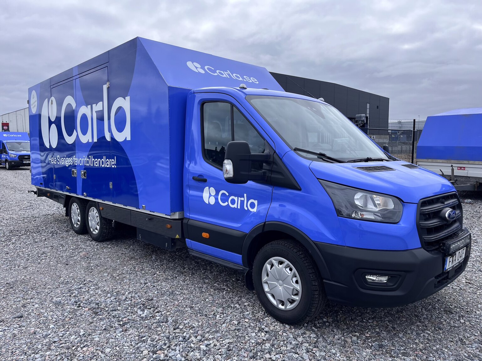 Exteriörbild på 2022 Ford Transit fordonstransport