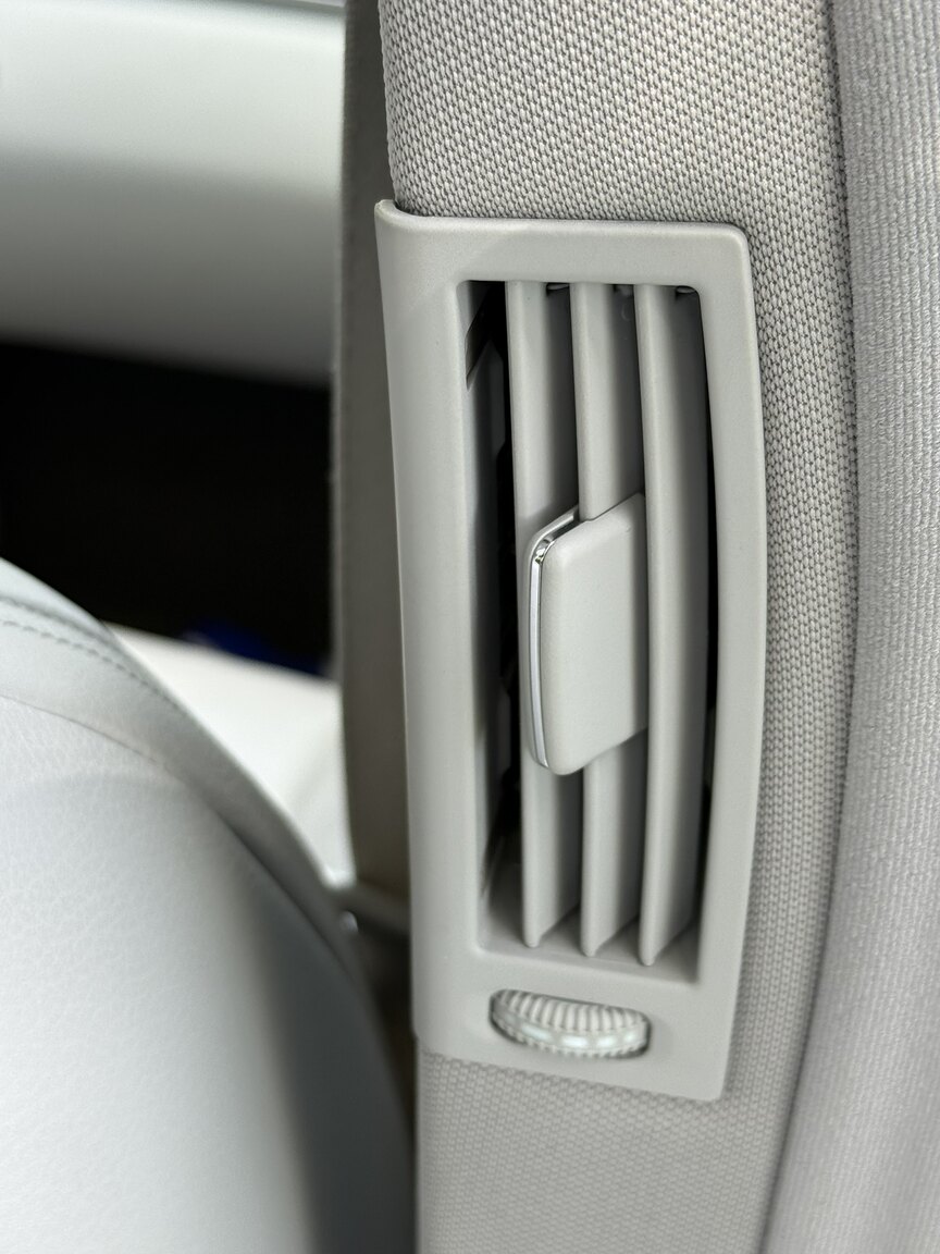 Interior image of 2011 Mercedes-Benz S 500 4MATIC 