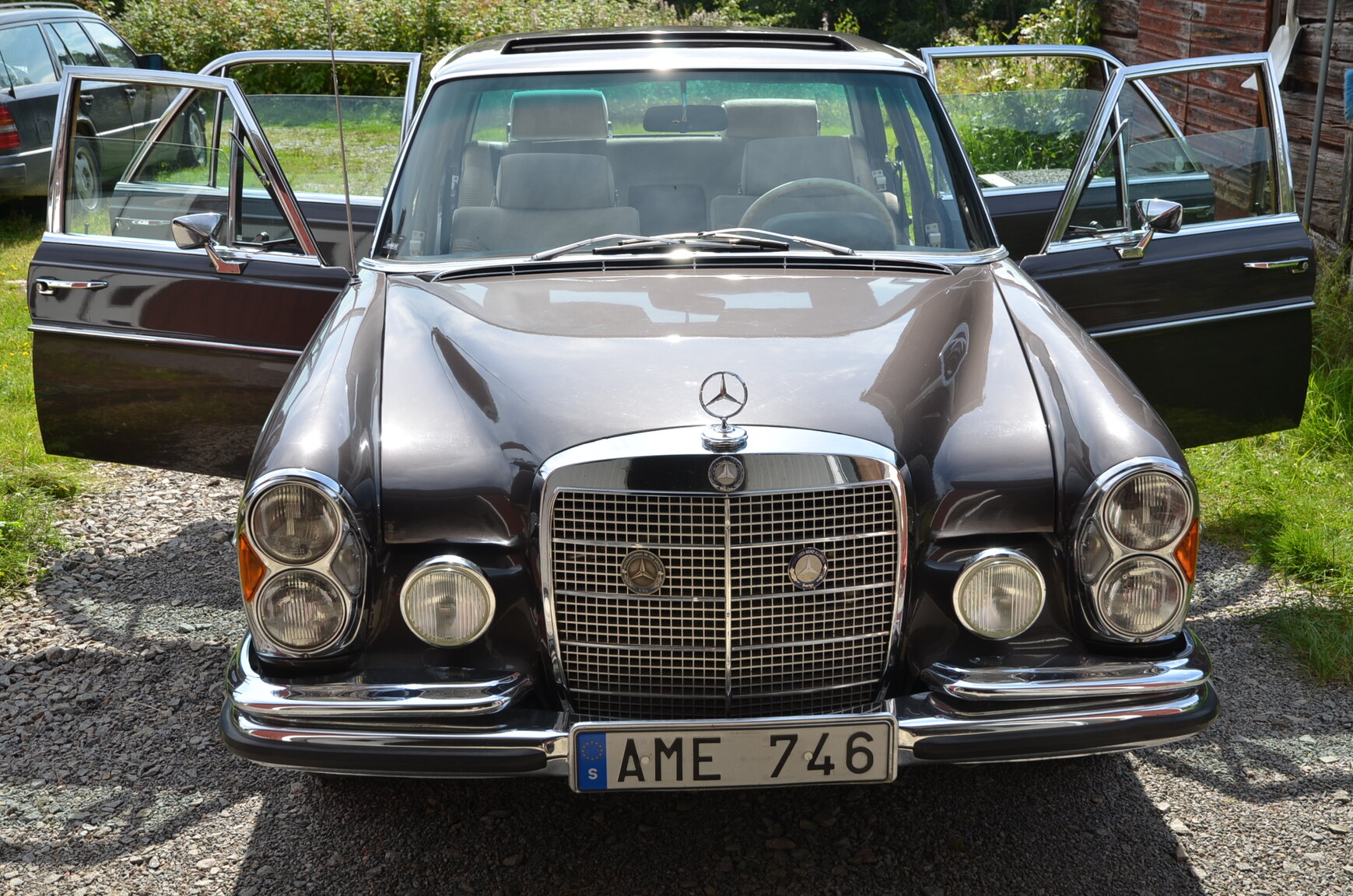 Exterior image of 1968 Mercedes-Benz W109 300 SEL 6.3