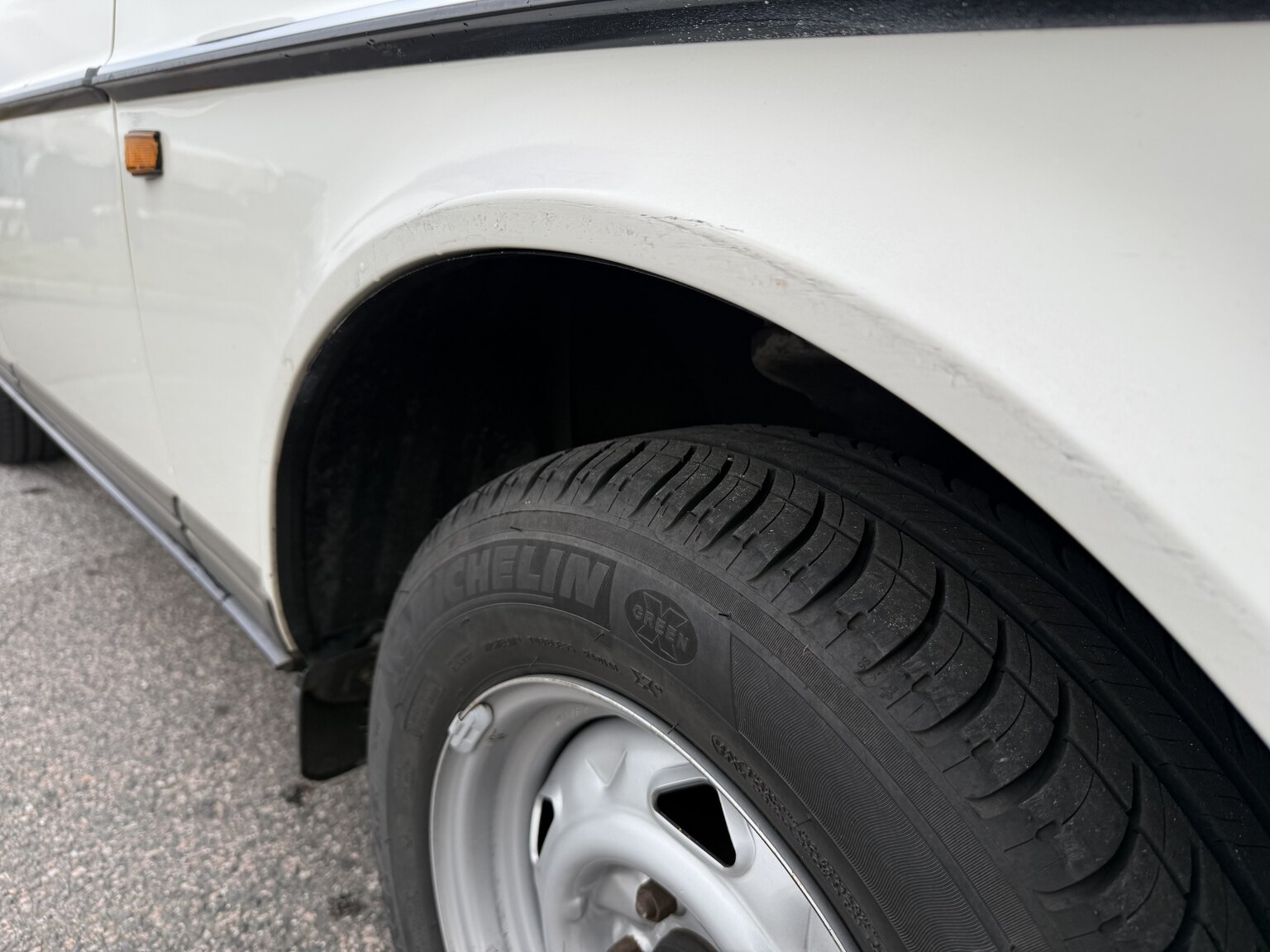 Exteriörbild på 1991 Volvo 240 GL Automat (23)