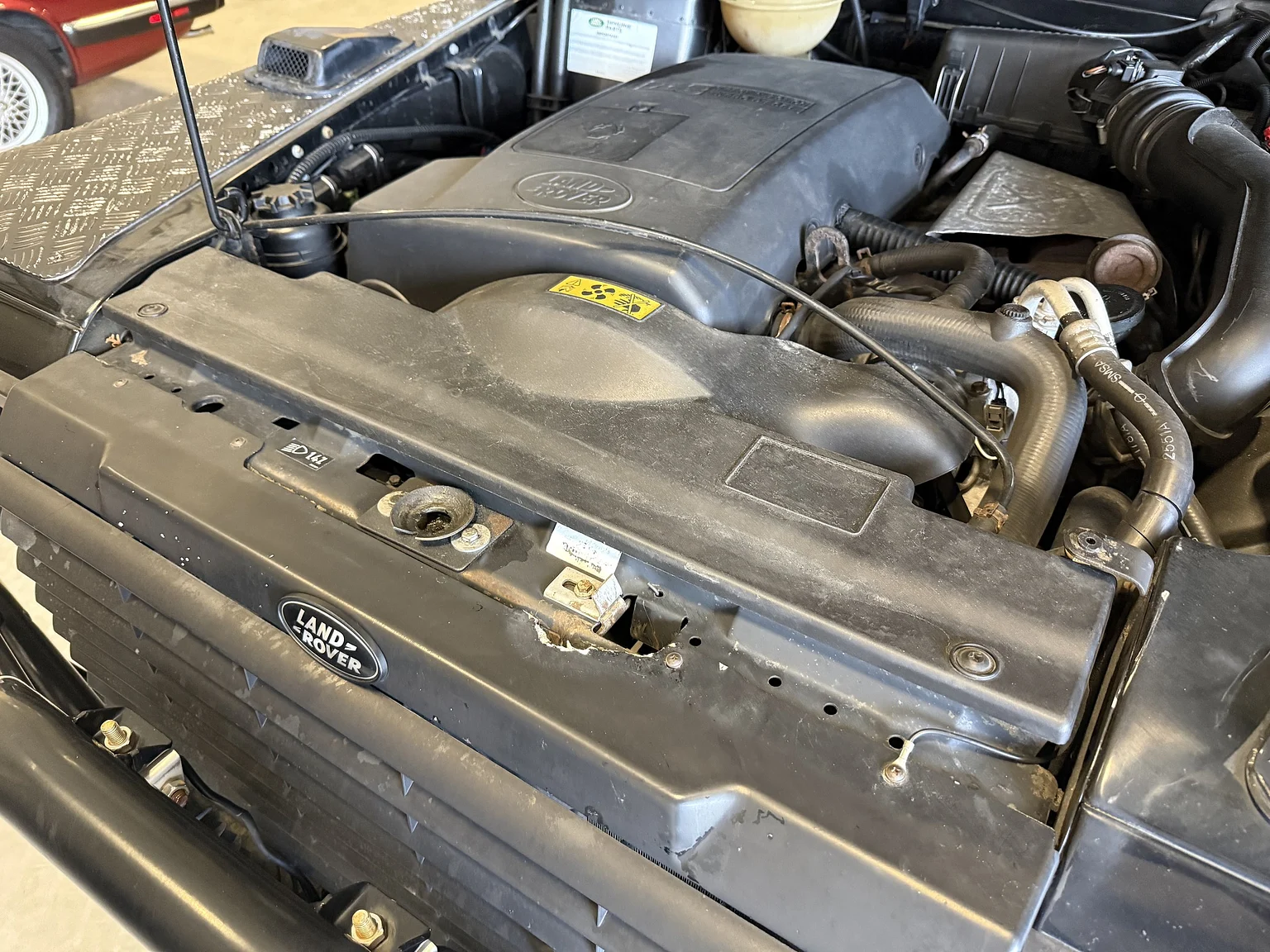 Image of 2000 Land Rover Defender 110 Tomb Raider (13) mechanics