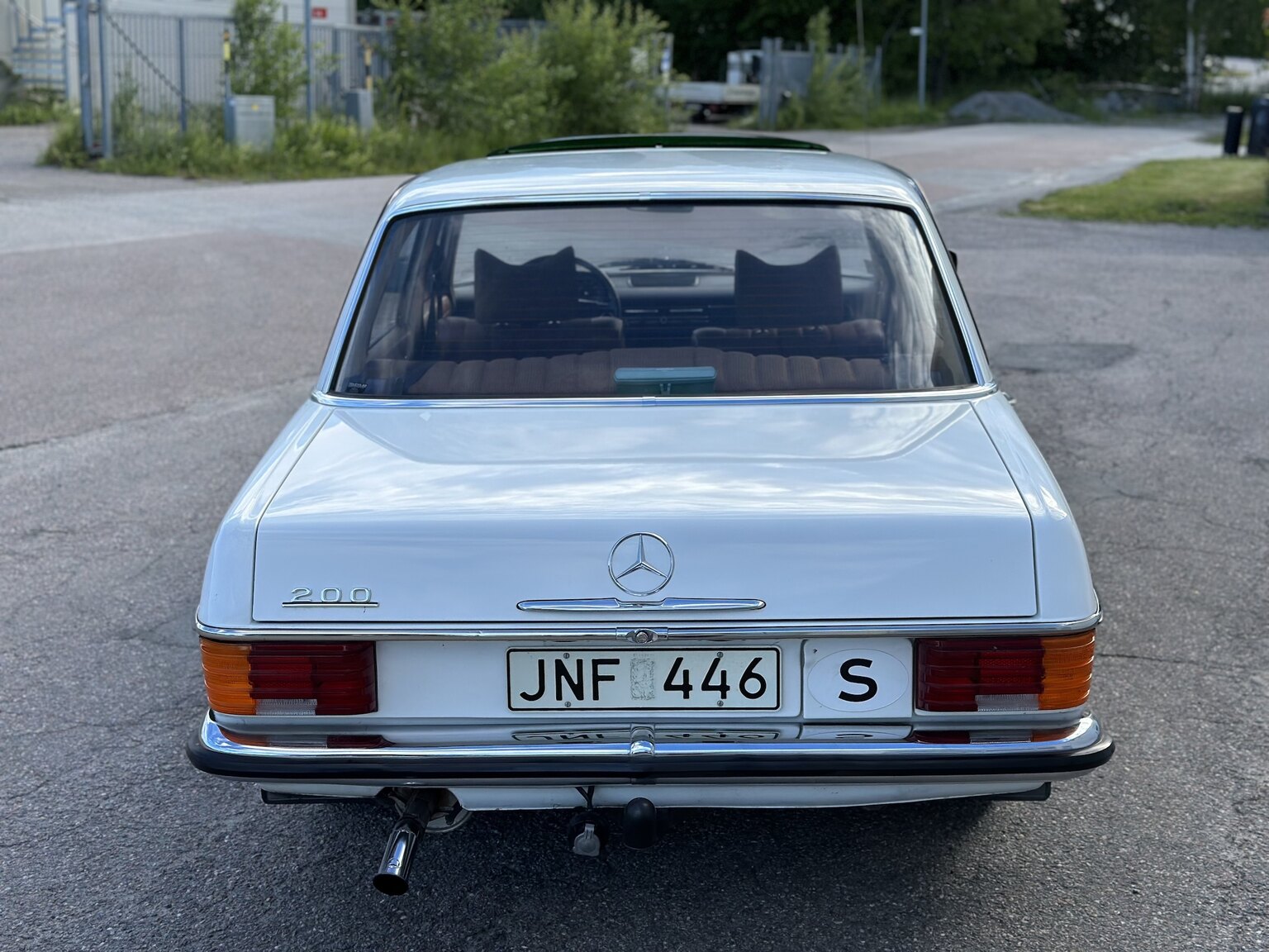 Aussenfoto 1975 Mercedes Benz 200