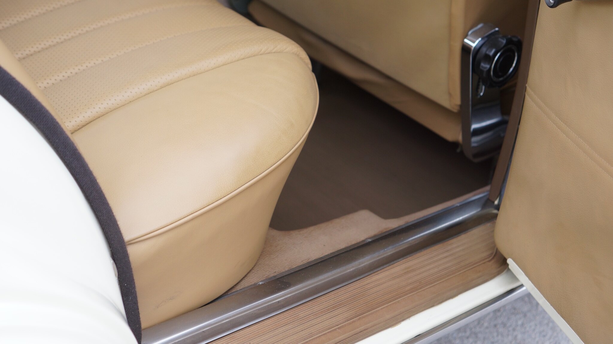 Interior image of 1966 Mercedes-Benz 230 S