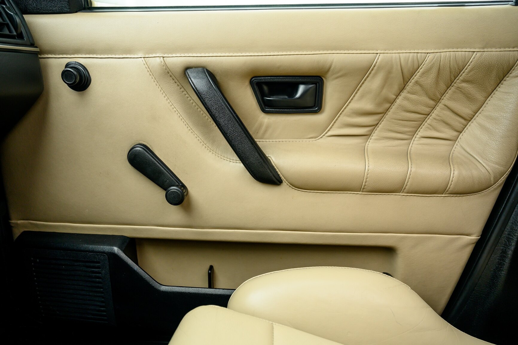 Interior image of 1991 Volkswagen Golf Country Chrome Edition (15)