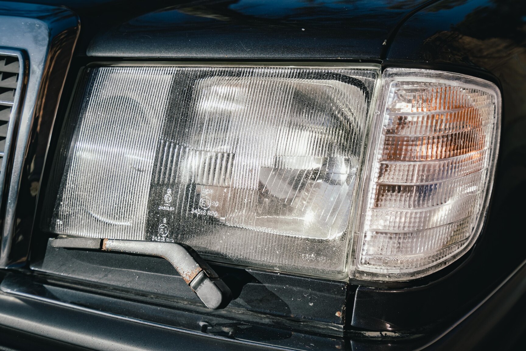 Exteriörbild på 1991 Mercedes-Benz 300E-24 (19)