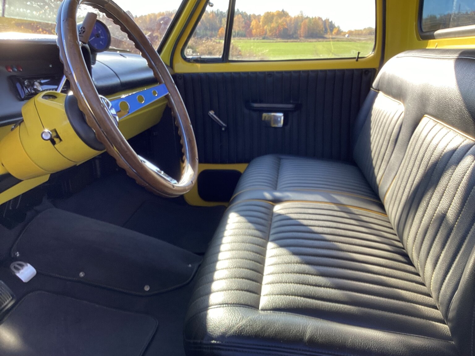 Interior image of 1971 Dodge D100