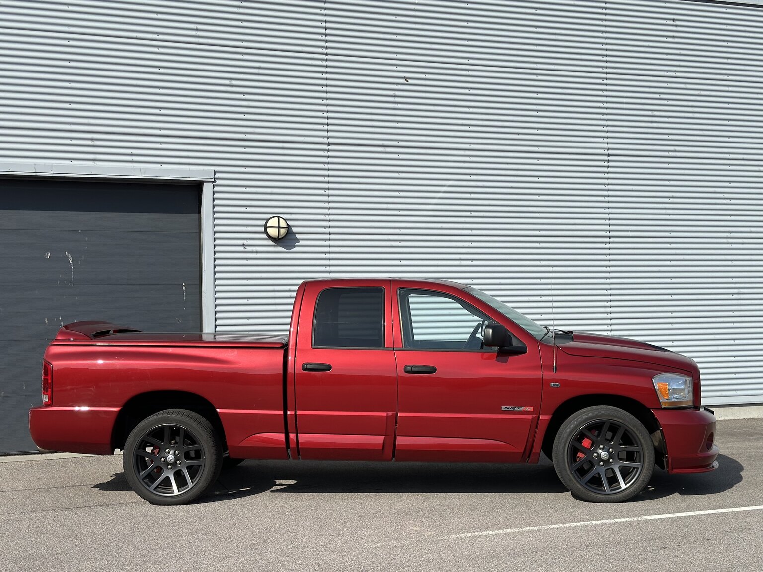 Exteriörbild på 2006 Dodge Ram SRT10