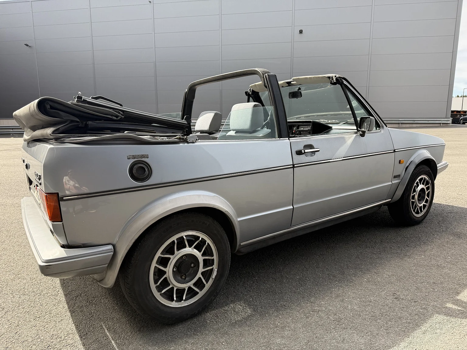 Exteriörbild på 1987 VW Golf Cabriolet (42)