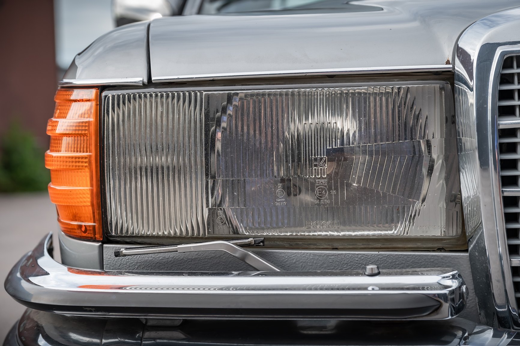 Exteriörbild på 1975 Mercedes-Benz 280 SE 