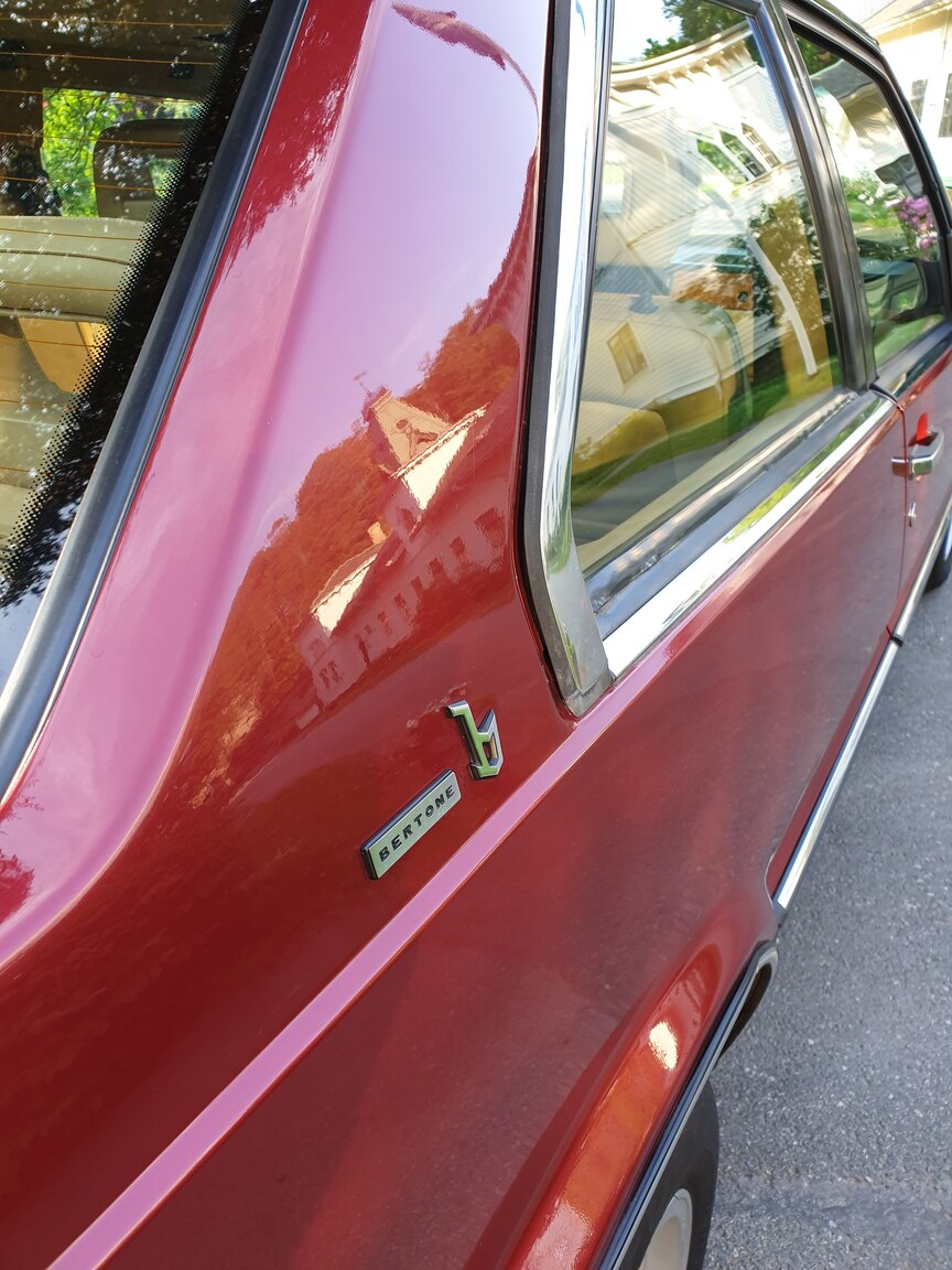 Exterior image of 1990 Volvo 780 Bertone