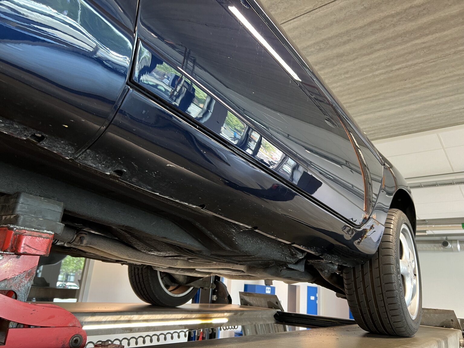 Image of 1993 Porsche 928 GTS mechanics