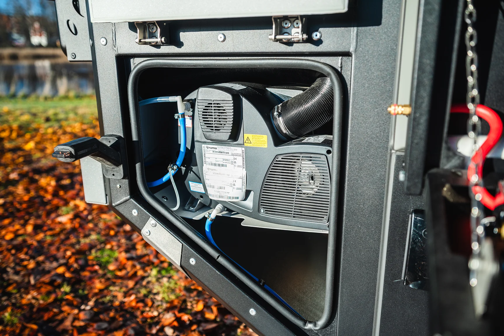 Exterior image of 2025 Northea Trailer Expedition Crawler 458i Offgrid-Camper (59)