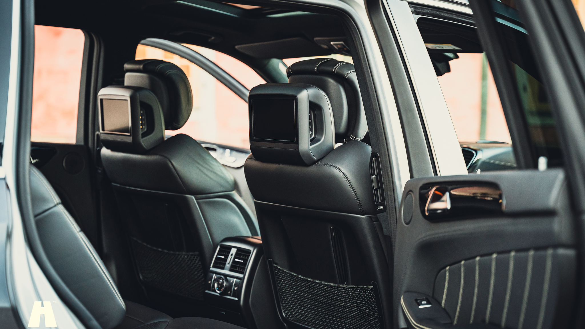 Innenraumfoto von 2017 Mercedes-Benz GLS 63 AMG (78)