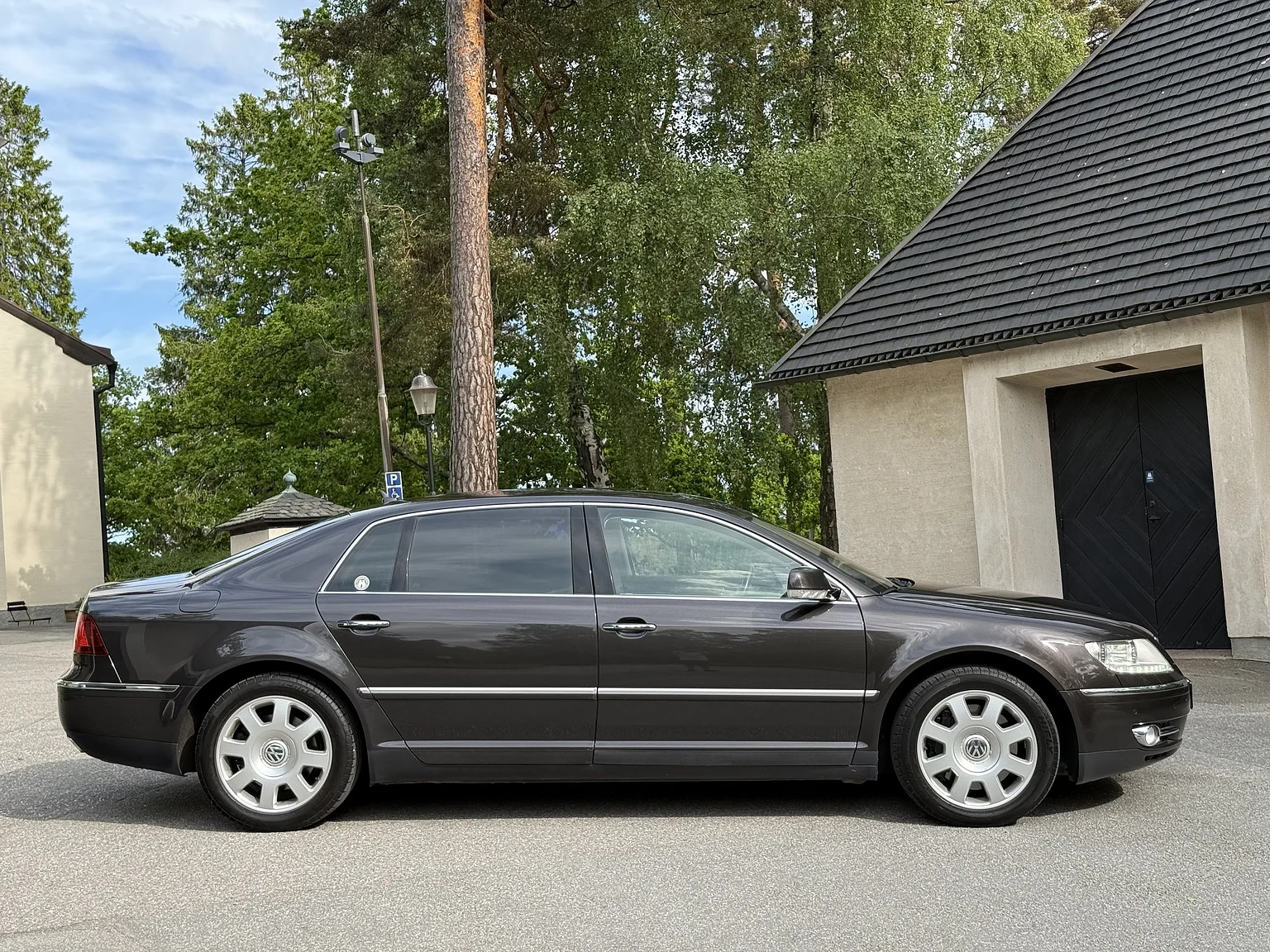 Exteriörbild på 2009 Volkswagen Phaeton W12 LWB Executive (4)