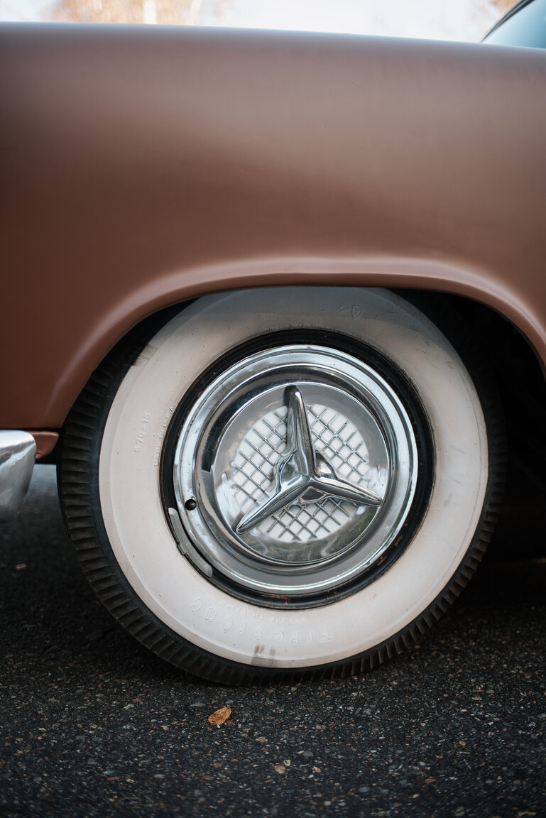 Exterior image of 1953 Ford Mainliner Custom