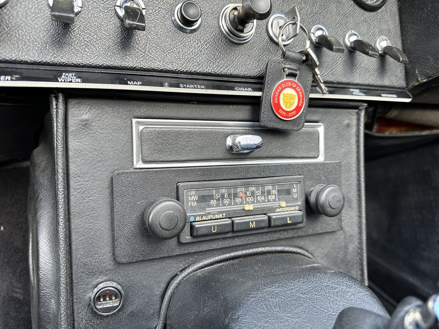 Innenraumfoto von 1965 Jaguar E-Type Series 1 (17)
