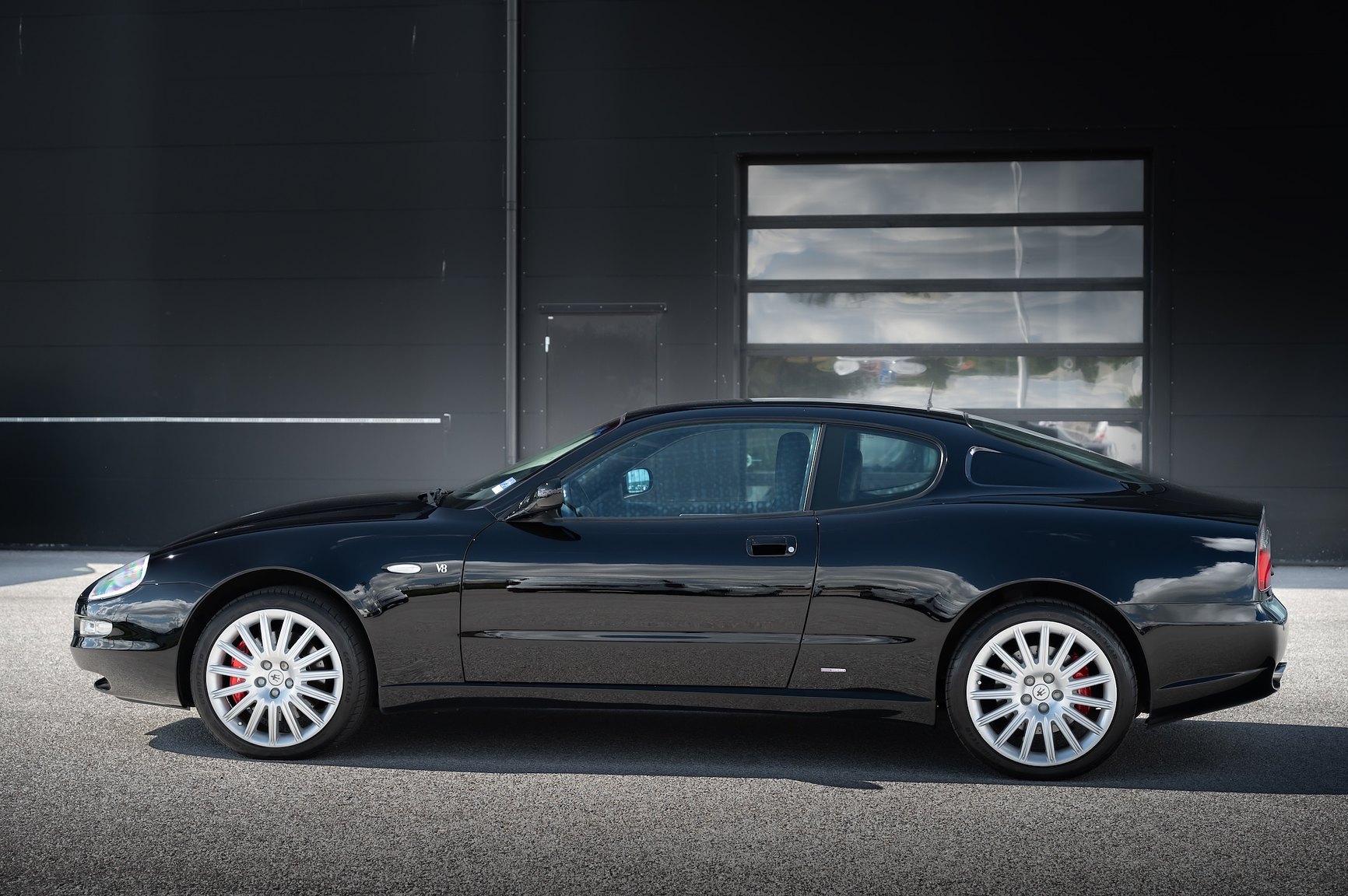 Exterior image of 2004 Maserati Coupé 4.2 V8 Cambiocorsa