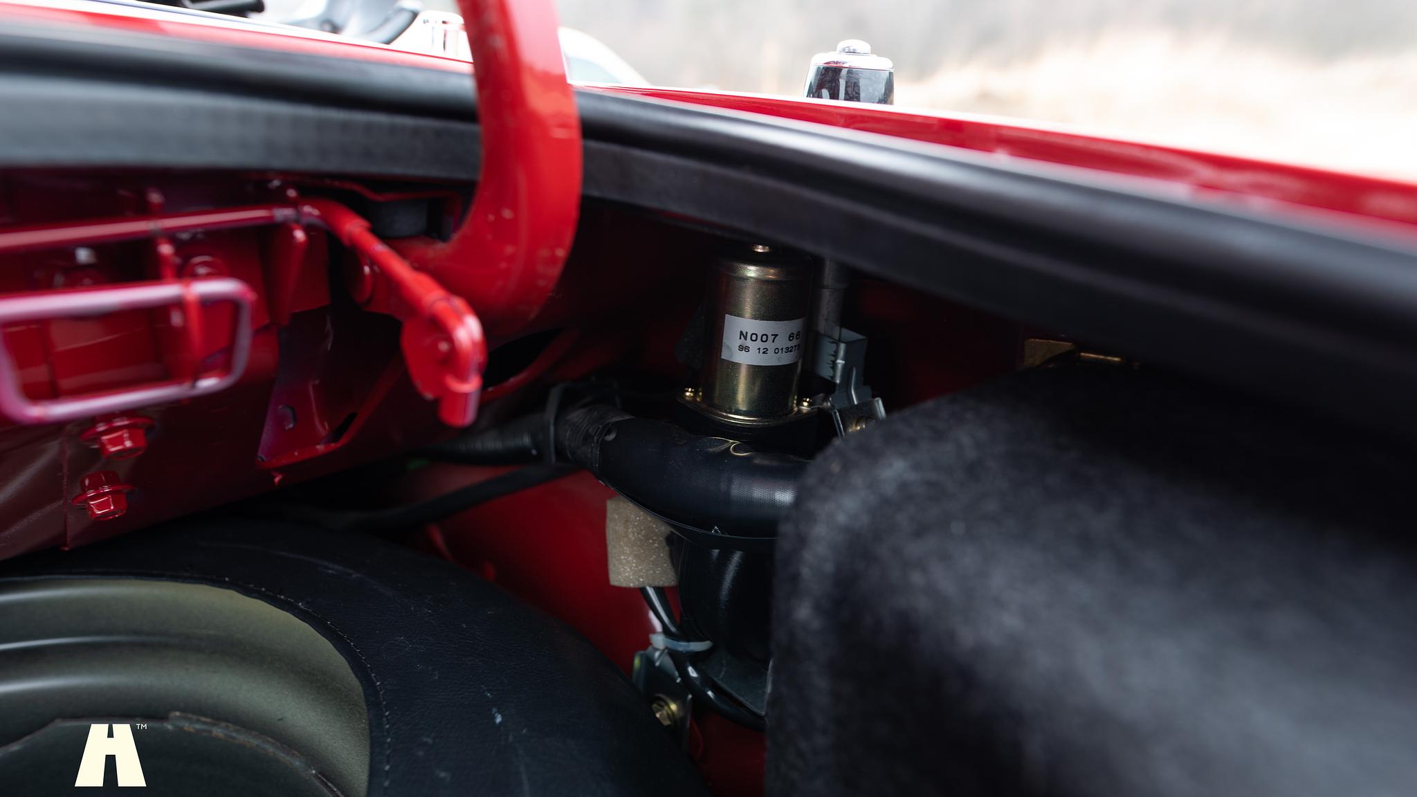 Interior image of 1997 Mazda MX-5 (68)