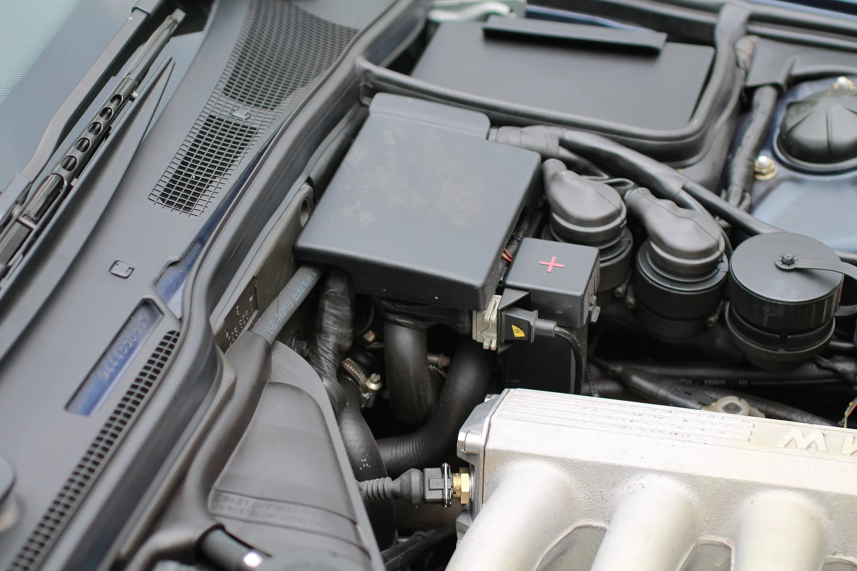 Image of 1989 BMW 750iA (28) mechanics