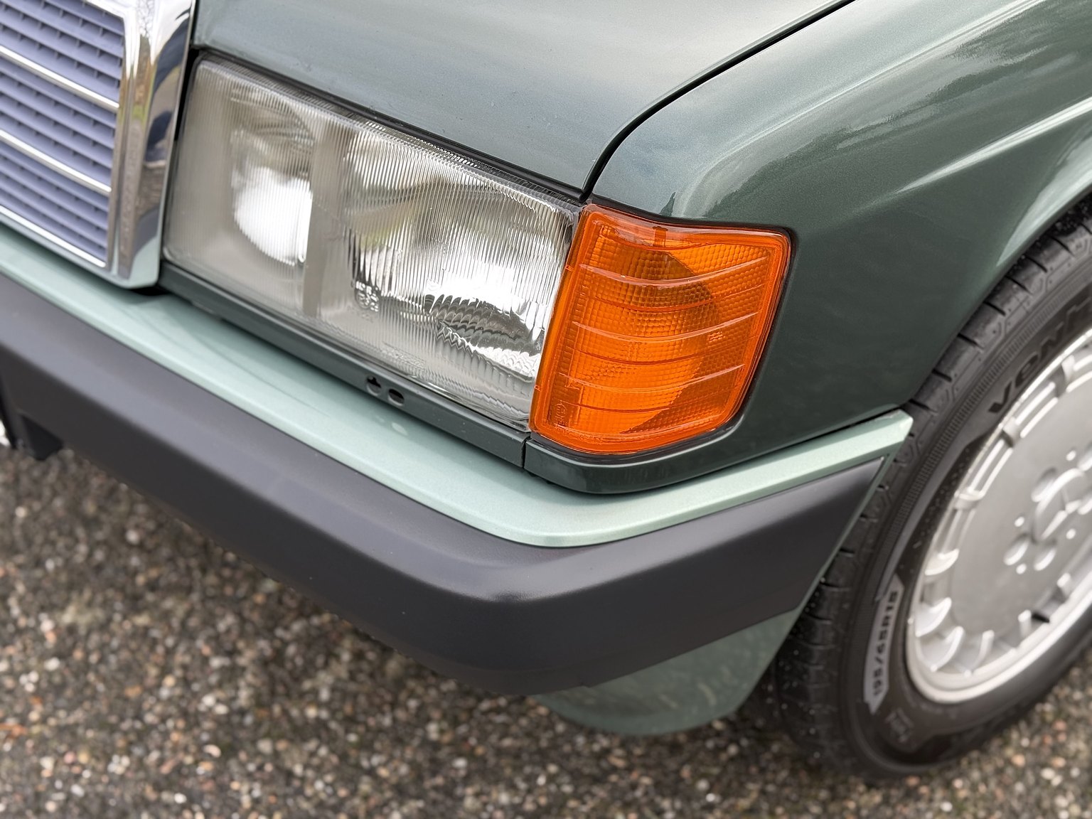 Exterior image of 1989 Mercedes-Benz 190 E