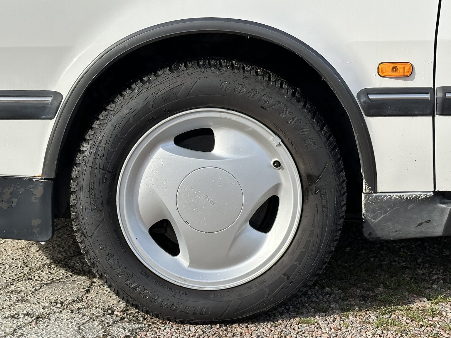 Exterior image of 1996 SAAB 9000