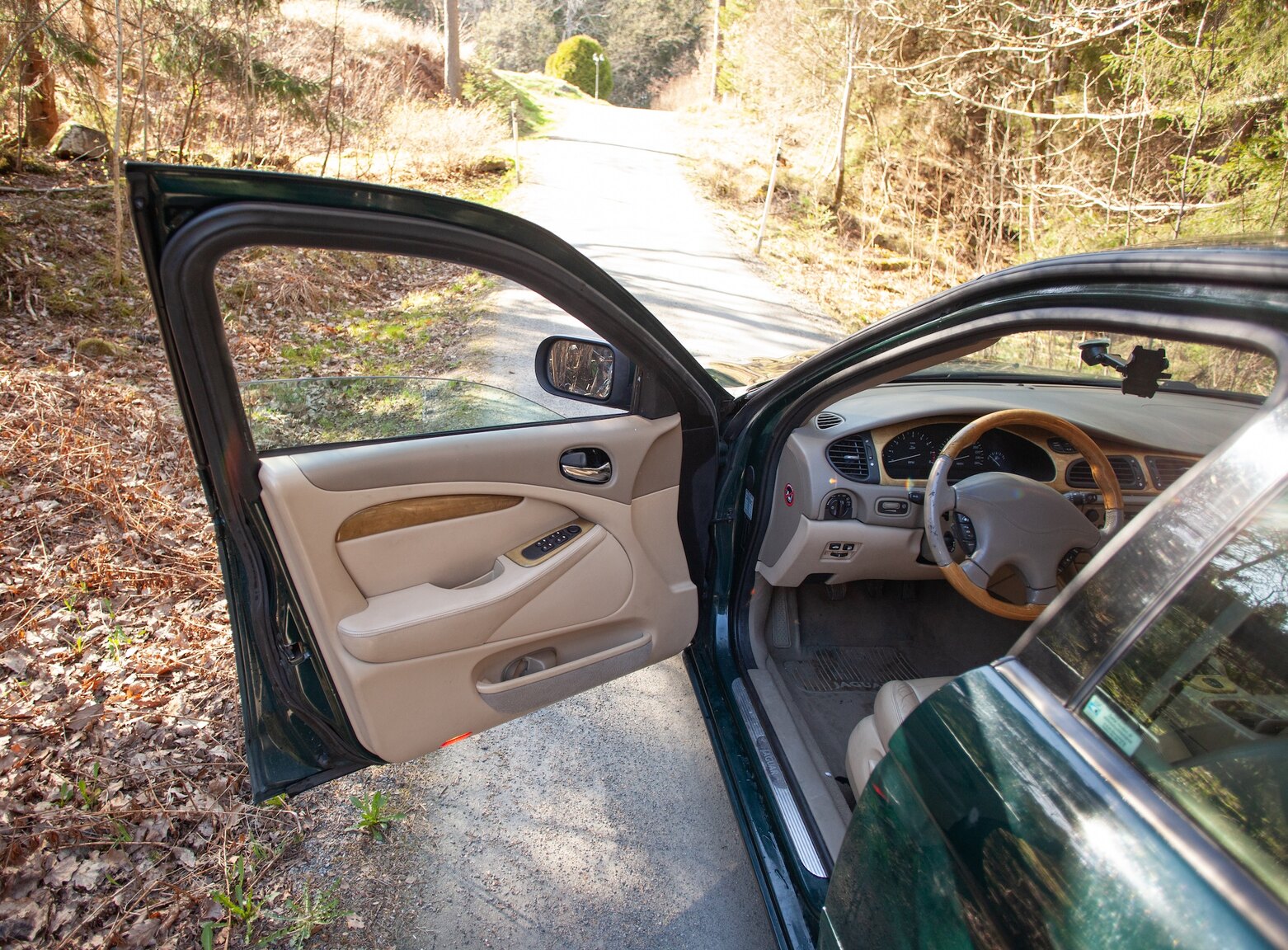 Interior image of 1999 Jaguar S-Type V6