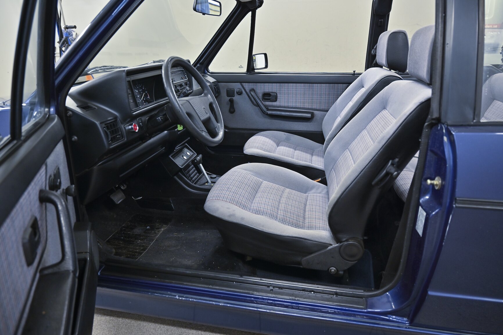 Interior image of 1991 Volkswagen Golf Karmann Cabriolet