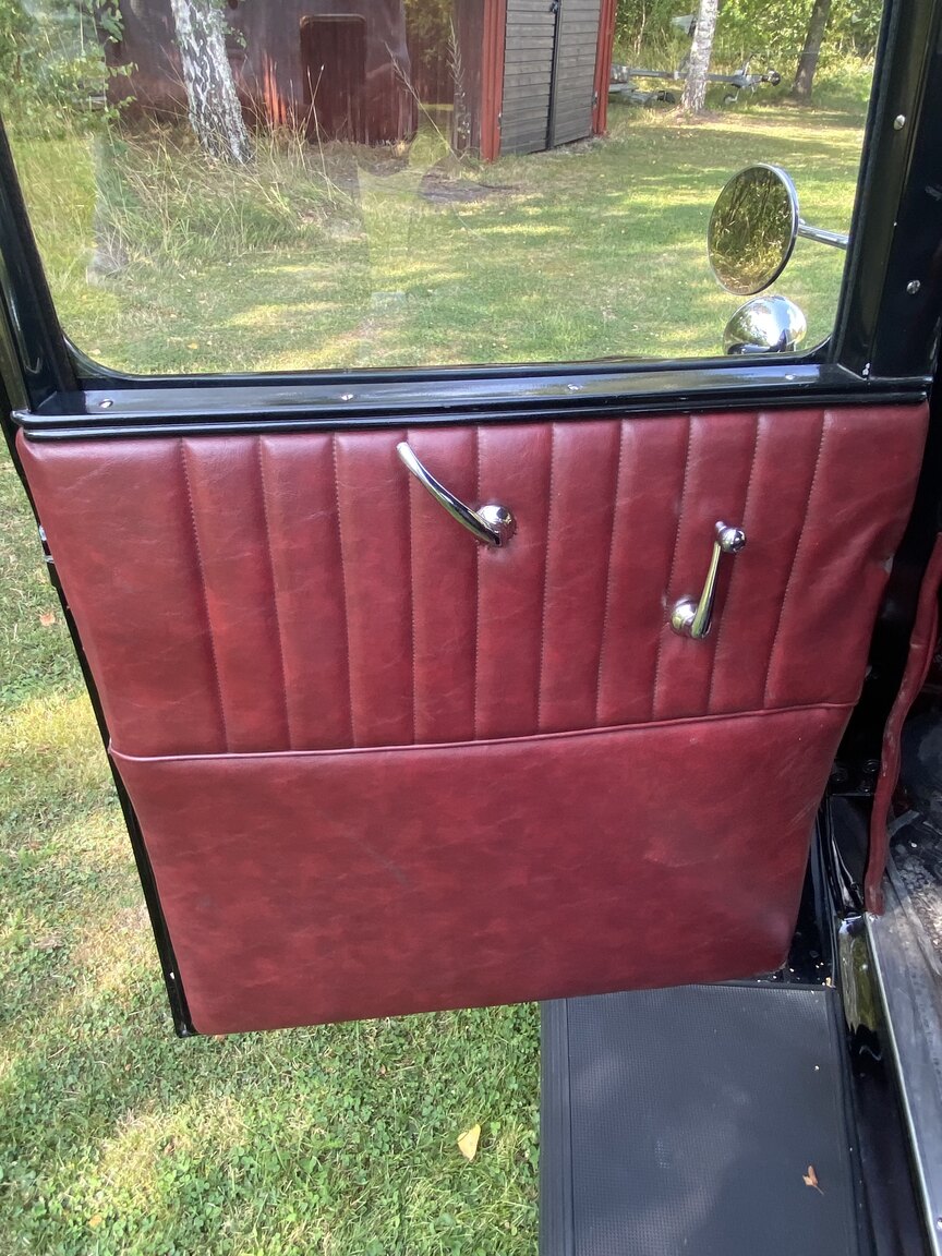 Interior image of 1932 Ford 32 deuce sport coupé (Hot Rod)