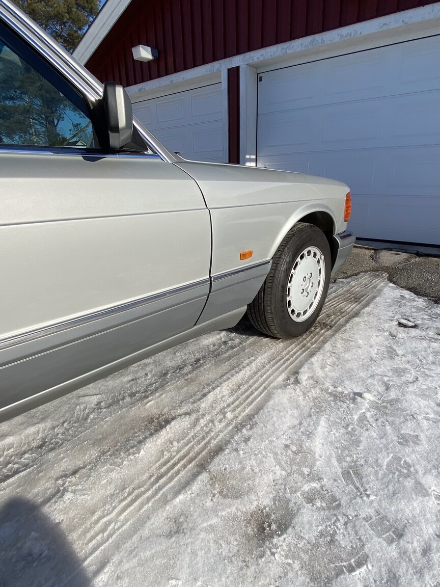 Exteriörbild på 1988 Mercedes-Benz 300 SE