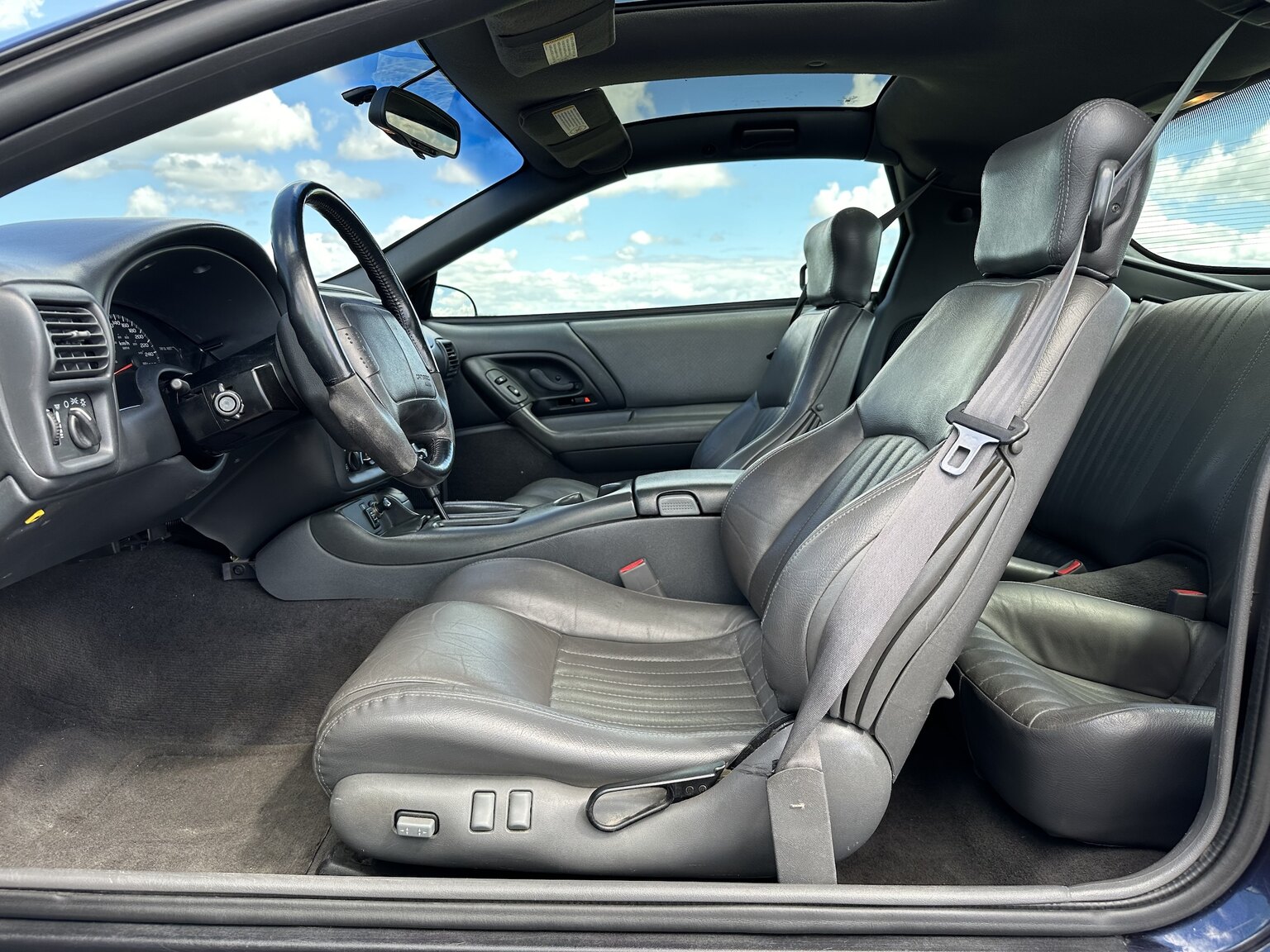 Innenraumfoto von 1999 Chevrolet Camaro Z28