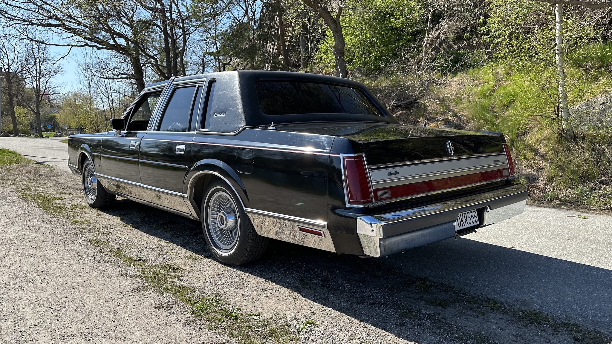 Exterior image of 1988 Lincoln Town Car