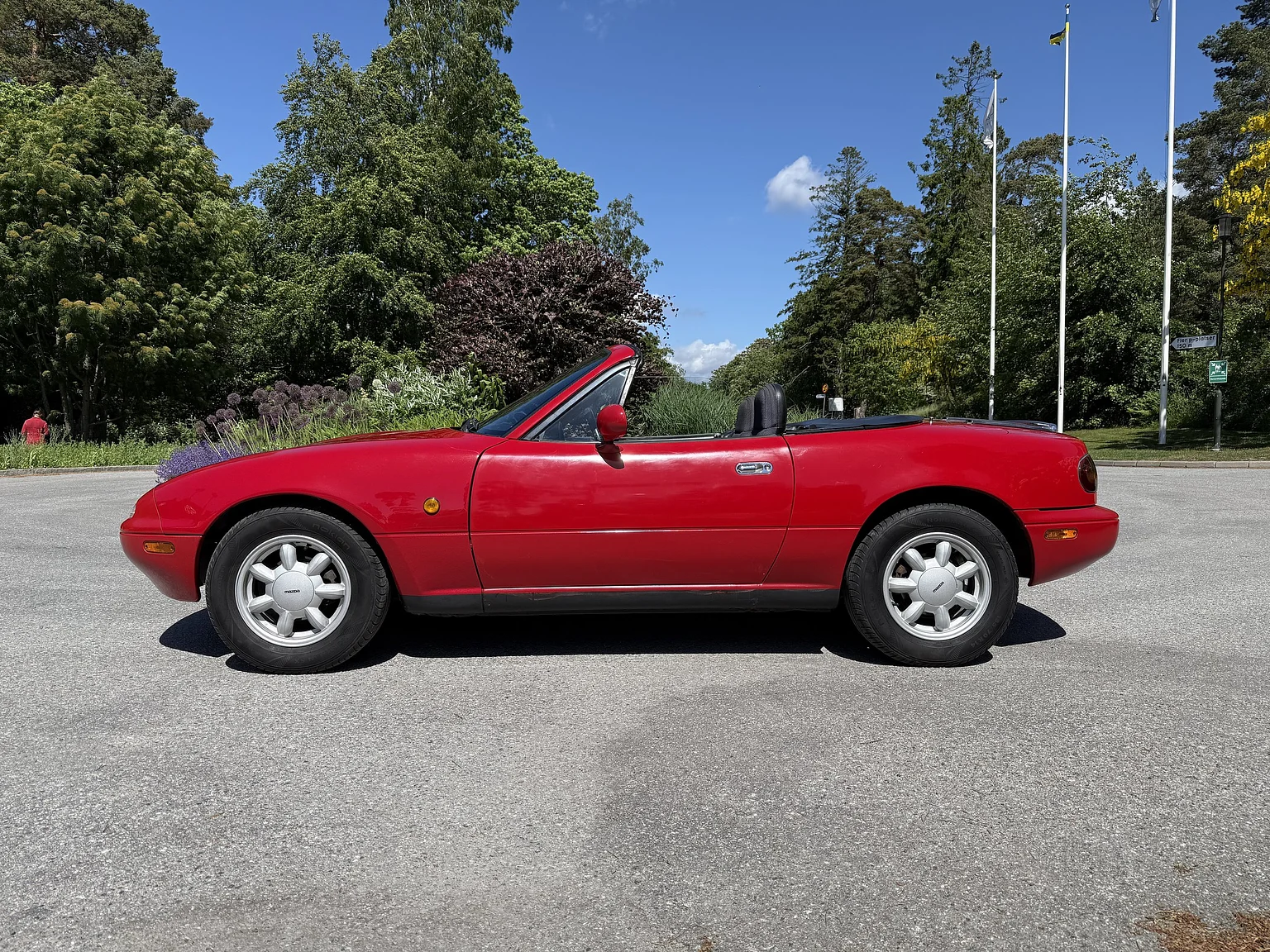 Exterior image of 1991 Mazda MX-5 Miata (4)