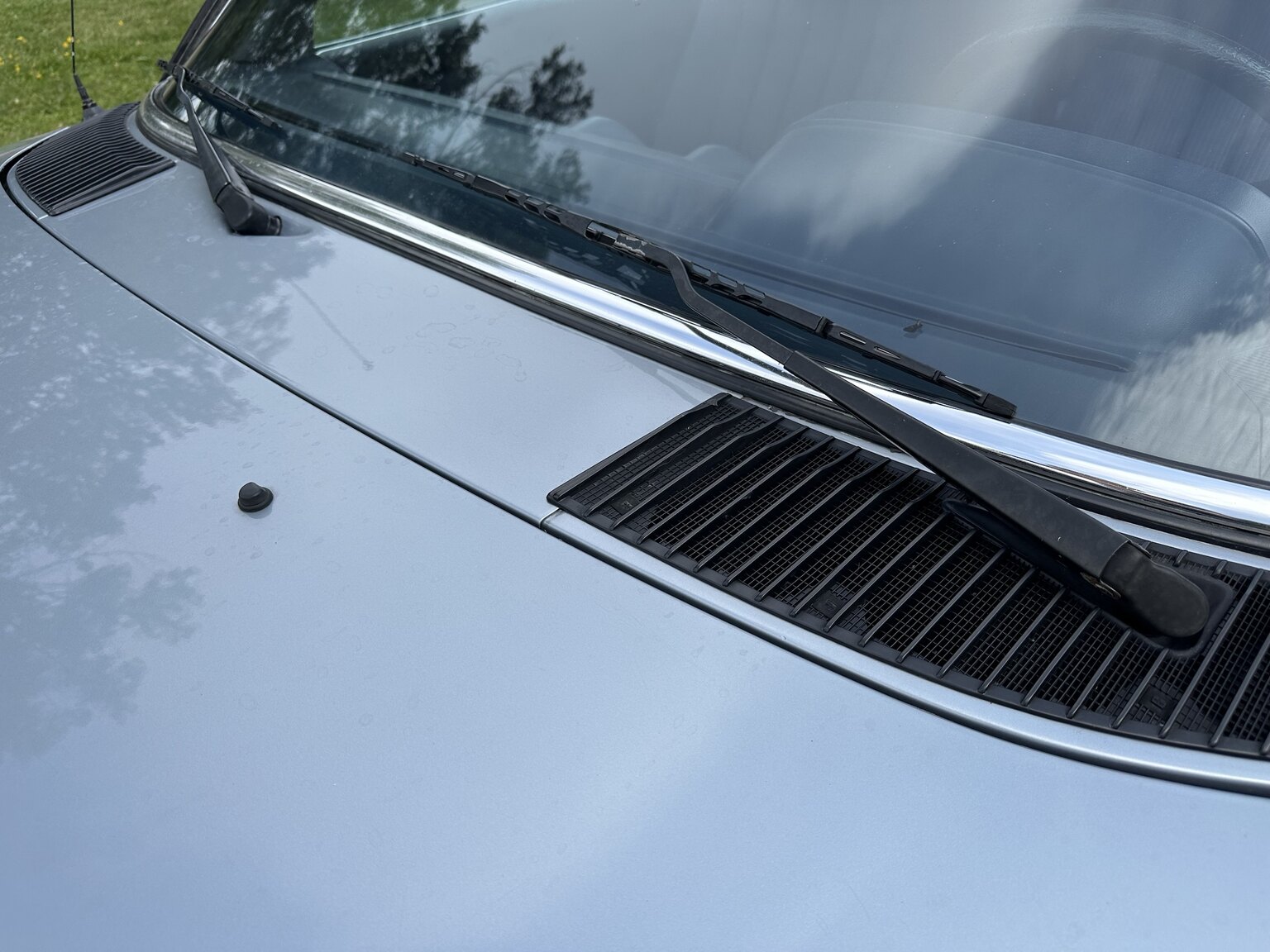 Exteriörbild på 1984 Mercedes-Benz 230 CE