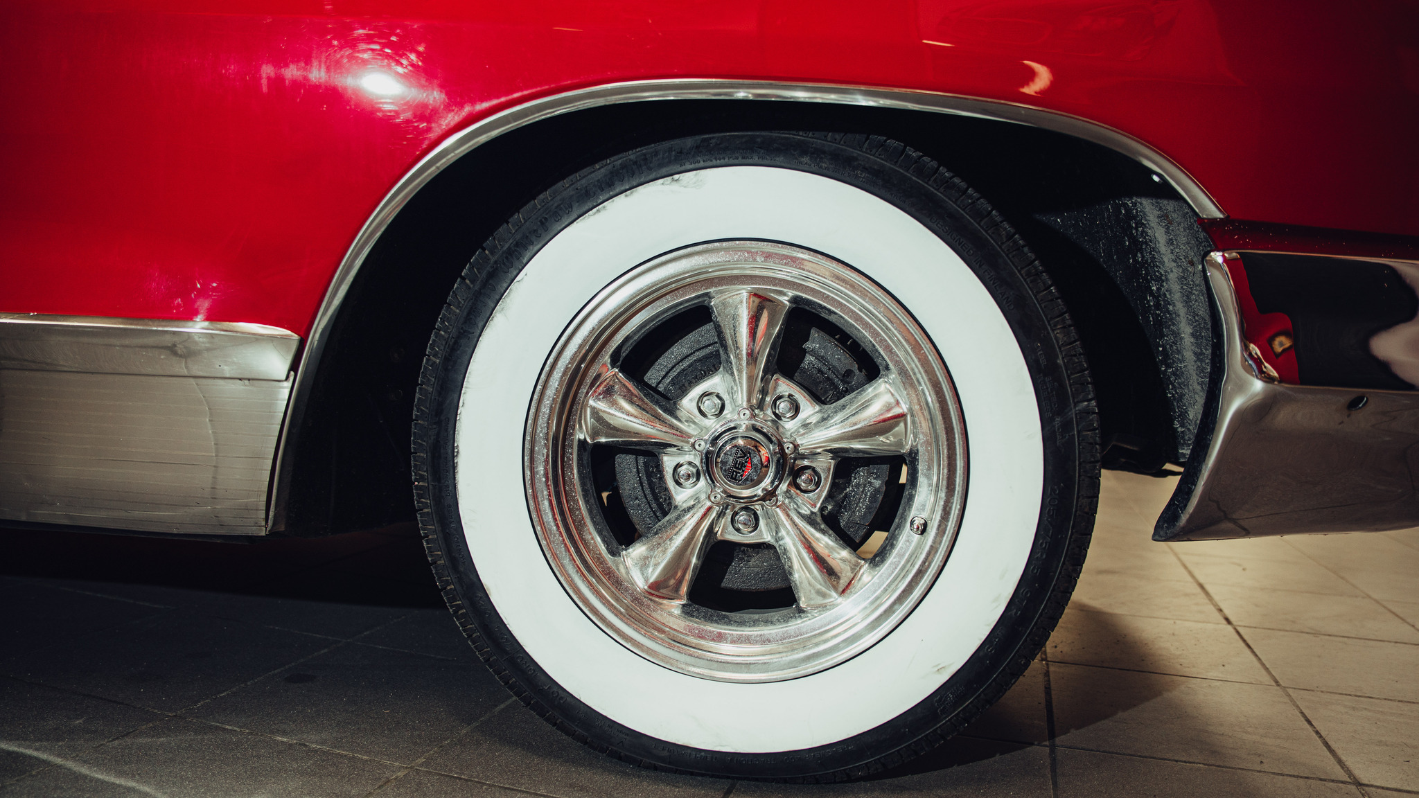 Exterior image of 1965 Pontiac Bonneville Cabriolet 6.4 V8