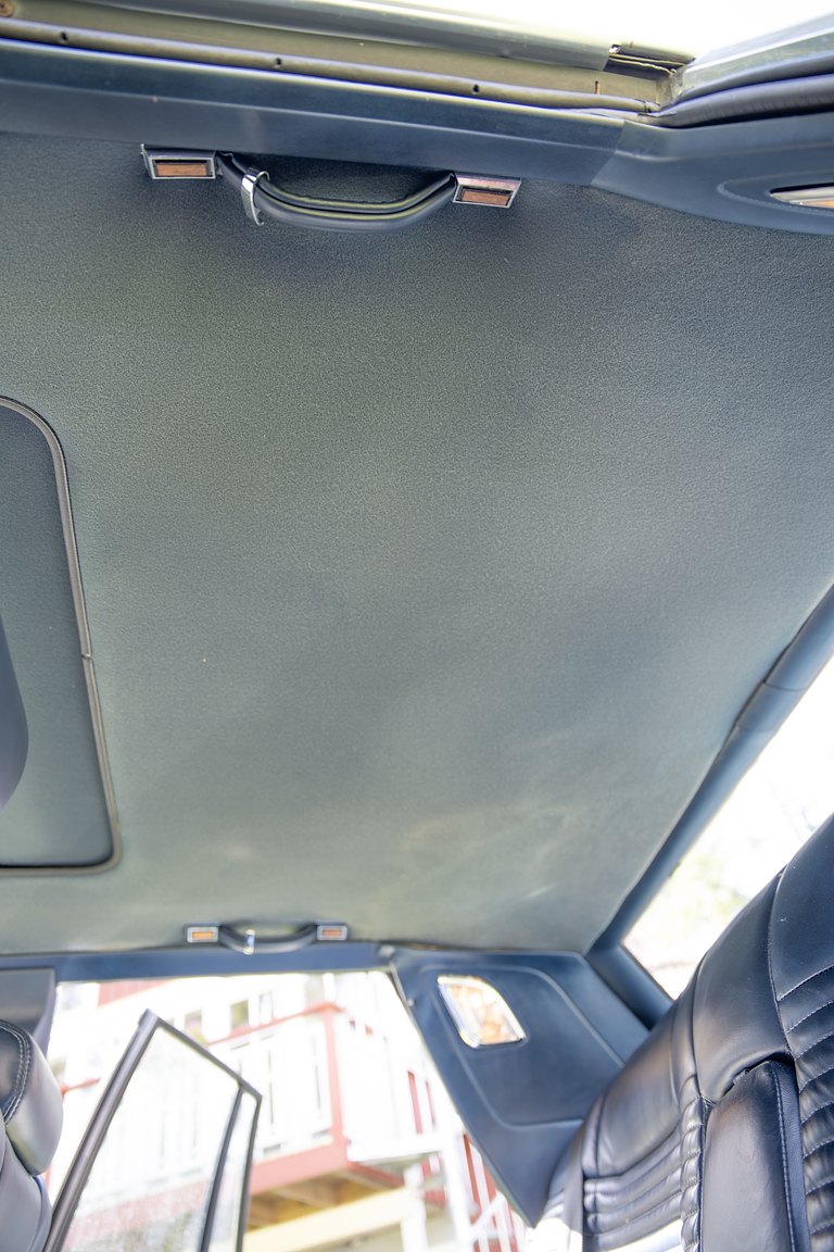 Interior image of 1985 Lincoln Continental 5.0 V8 EFI