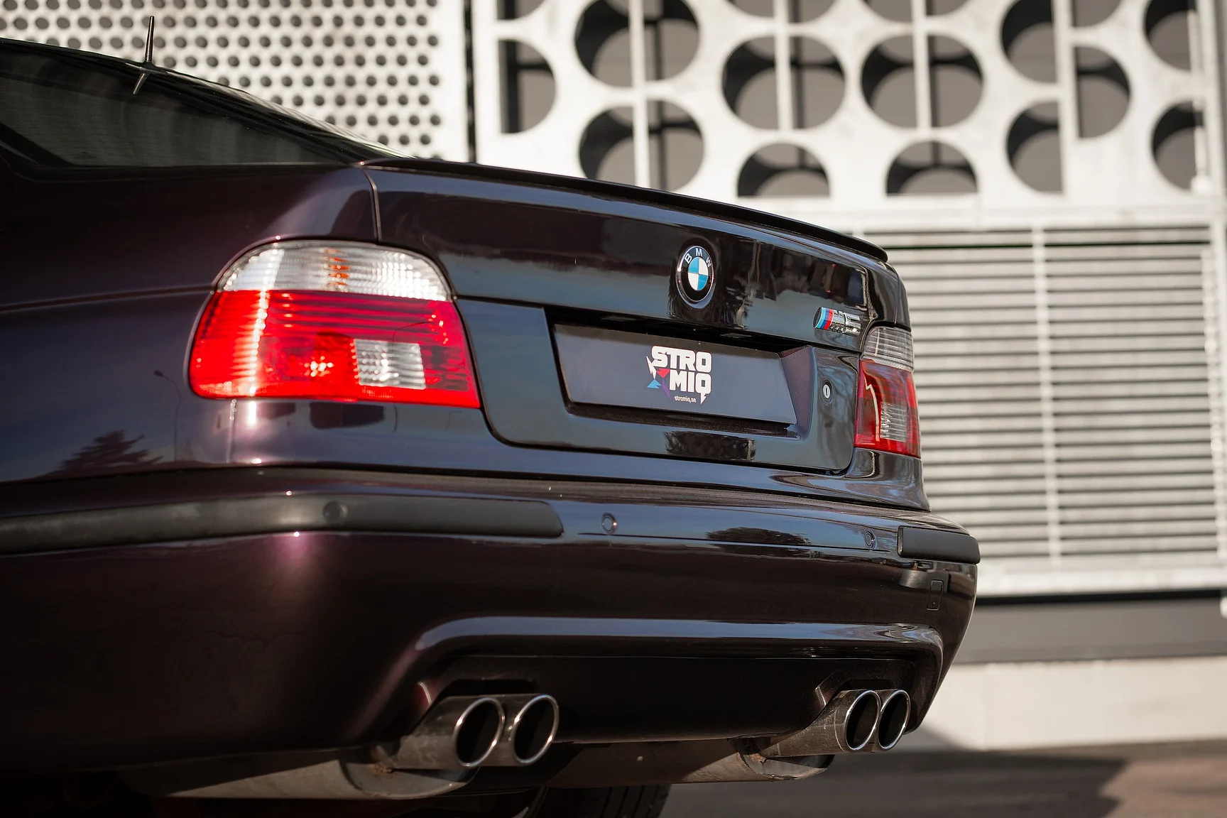 Exteriörbild på 2002 BMW M5 E39 (18)