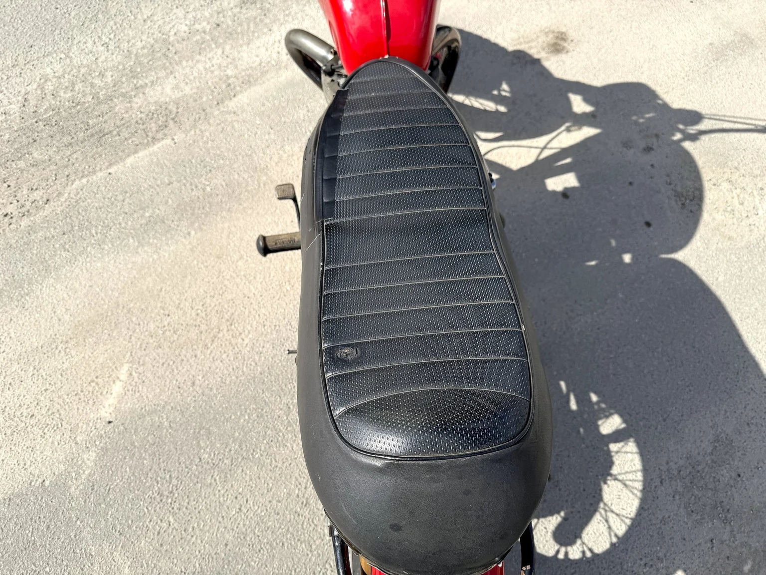 Exteriörbild på 1971 Triumph Daytona 500 (12)