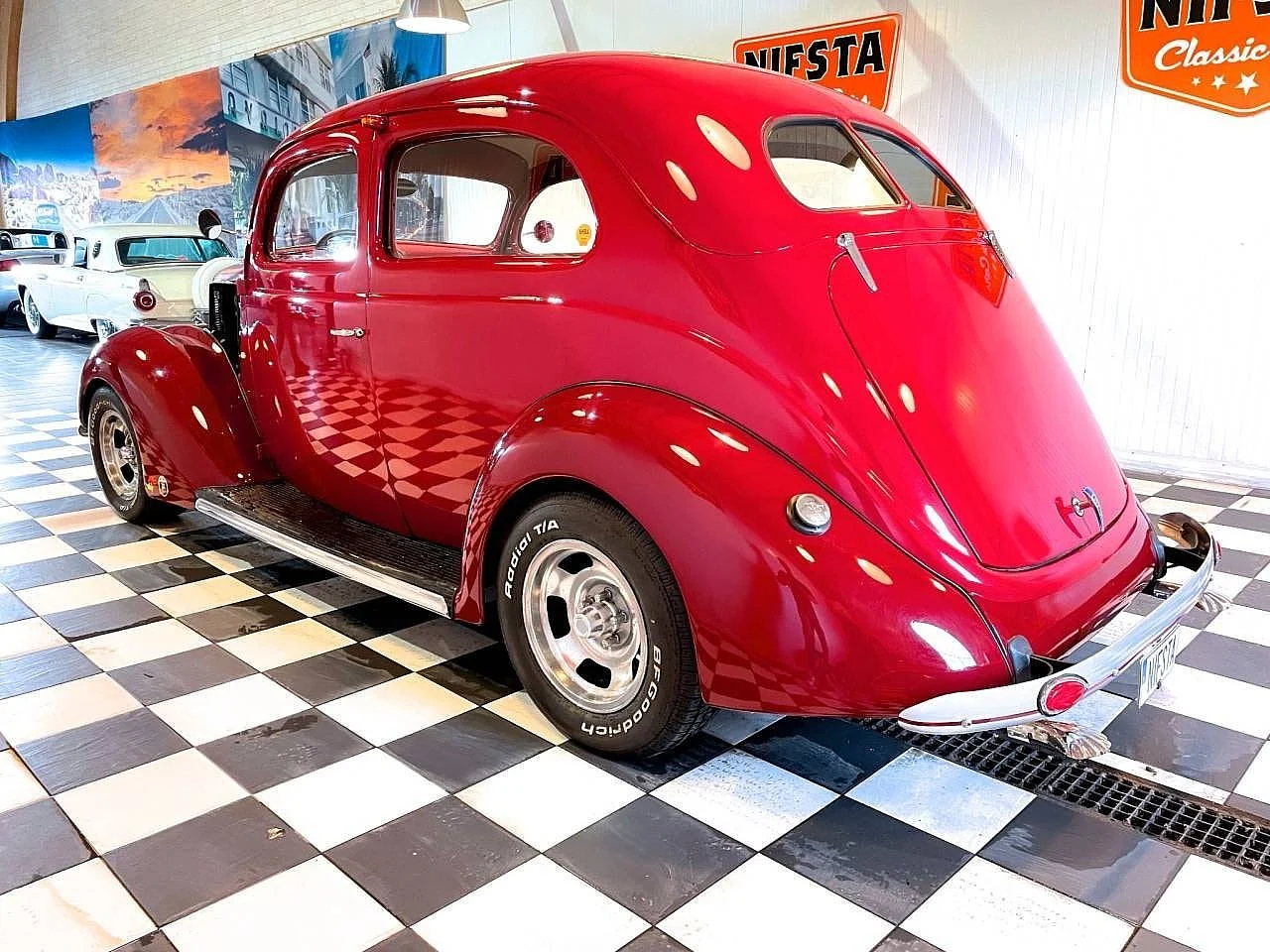 Bild von 1937 Ford Tudor (11)